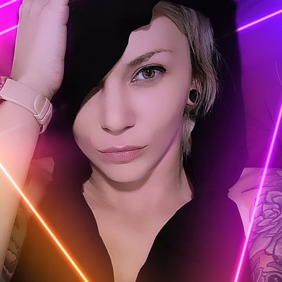 Meet your Posher, Kristen - Picture 1 of 1